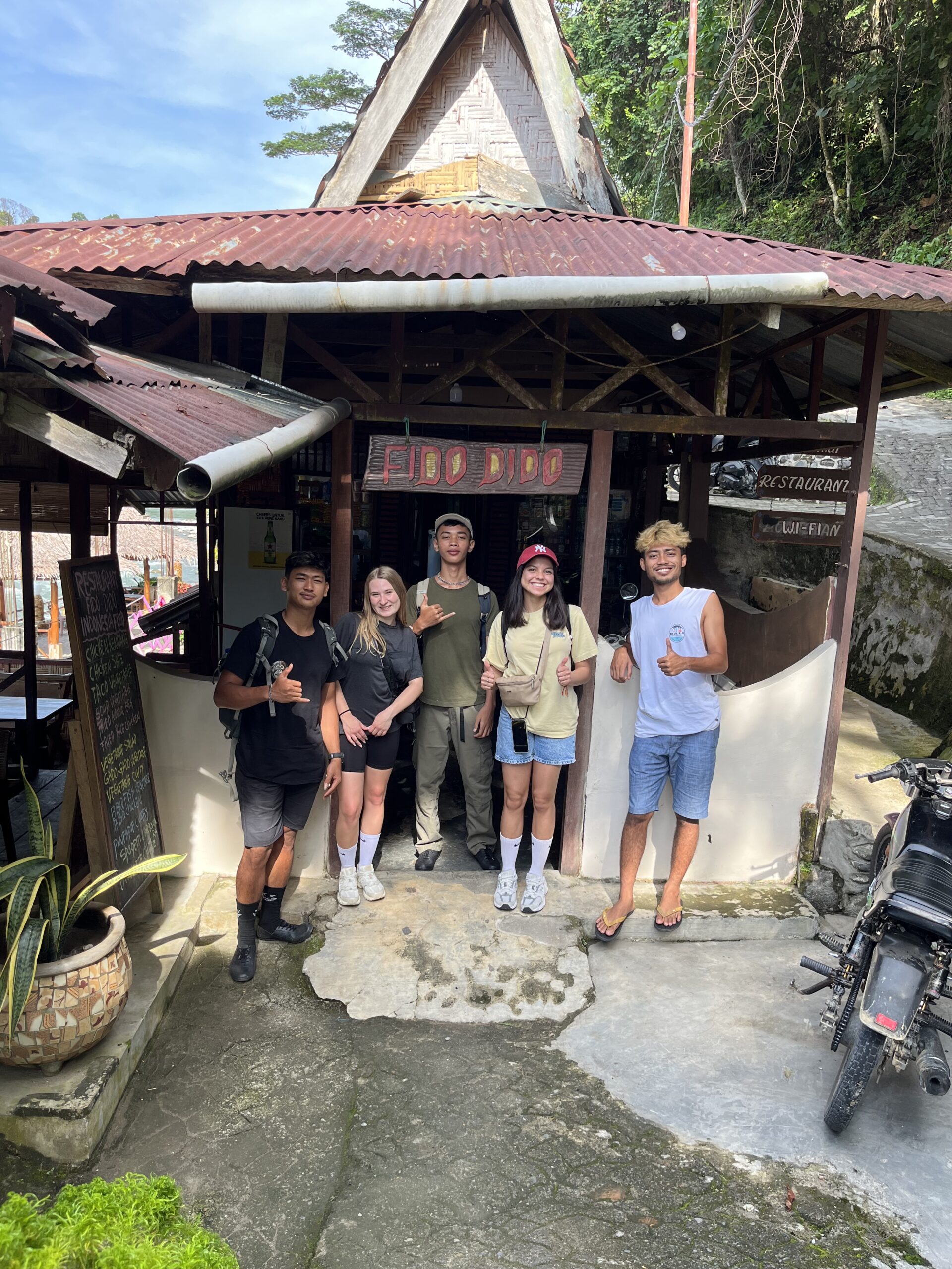 orangutan sumatra tour and trek